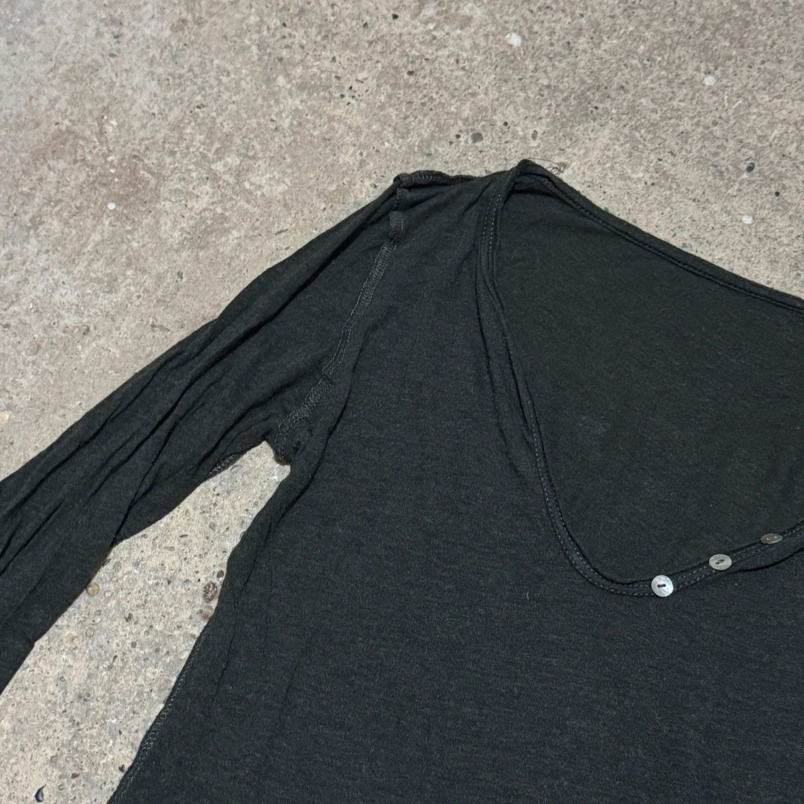 Other Cashmere thin v-neck buttons avant garde long sleeve top Size S / US 4 / IT 40 - 2 Thumbnail