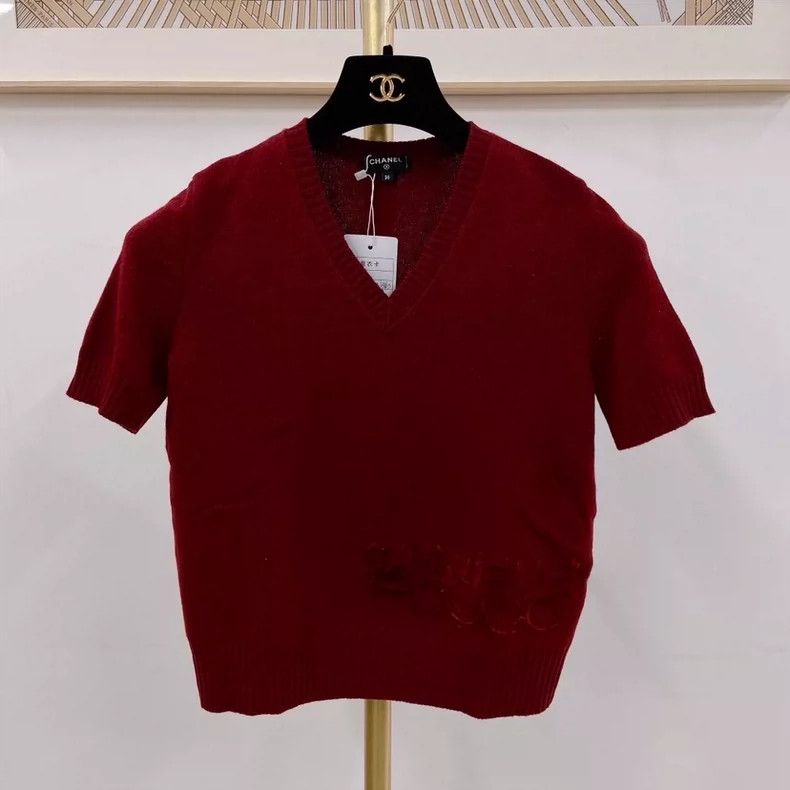 Chanel Chanel Red Short Sleeve Sweater Size 36- DMC Size US S / EU 44-46 / 1 - 1 Thumbnail