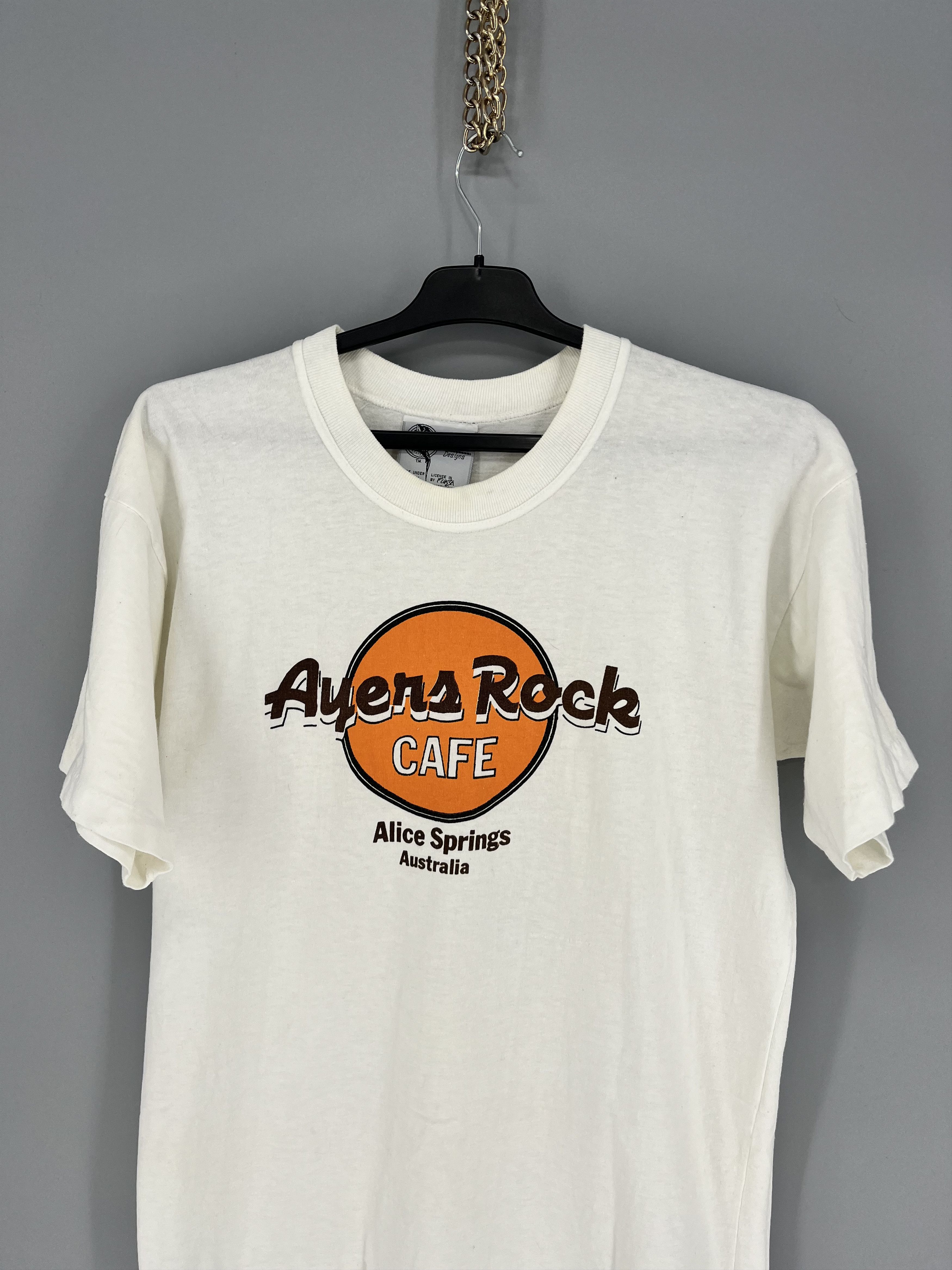 Band Tees Vintage 80s 90s Ayers Rock CAFE Alice Springs Australia Size US L / EU 52-54 / 3 - 6 Thumbnail