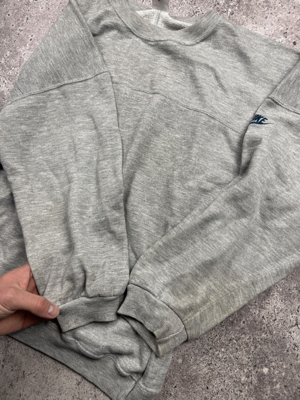 Nike Vintage Nike Swoosh Boxy Sweatshirt Distressed Y2K Rare L Size US M / EU 48-50 / 2 - 9 Thumbnail