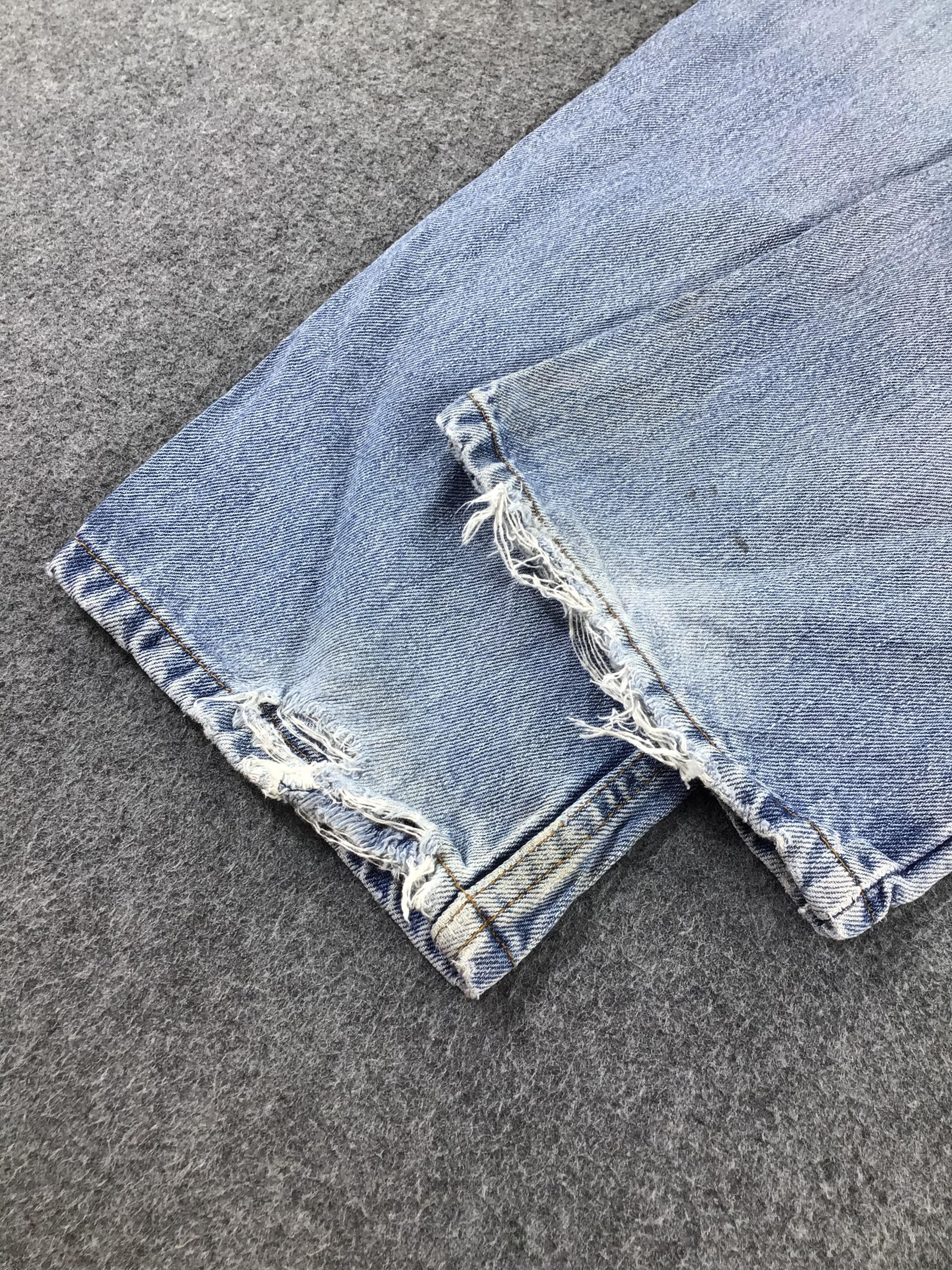 Levi's Vintage Levis 550 Jeans Faded Blue Denim KJ191 Size US 33 - 6 Thumbnail
