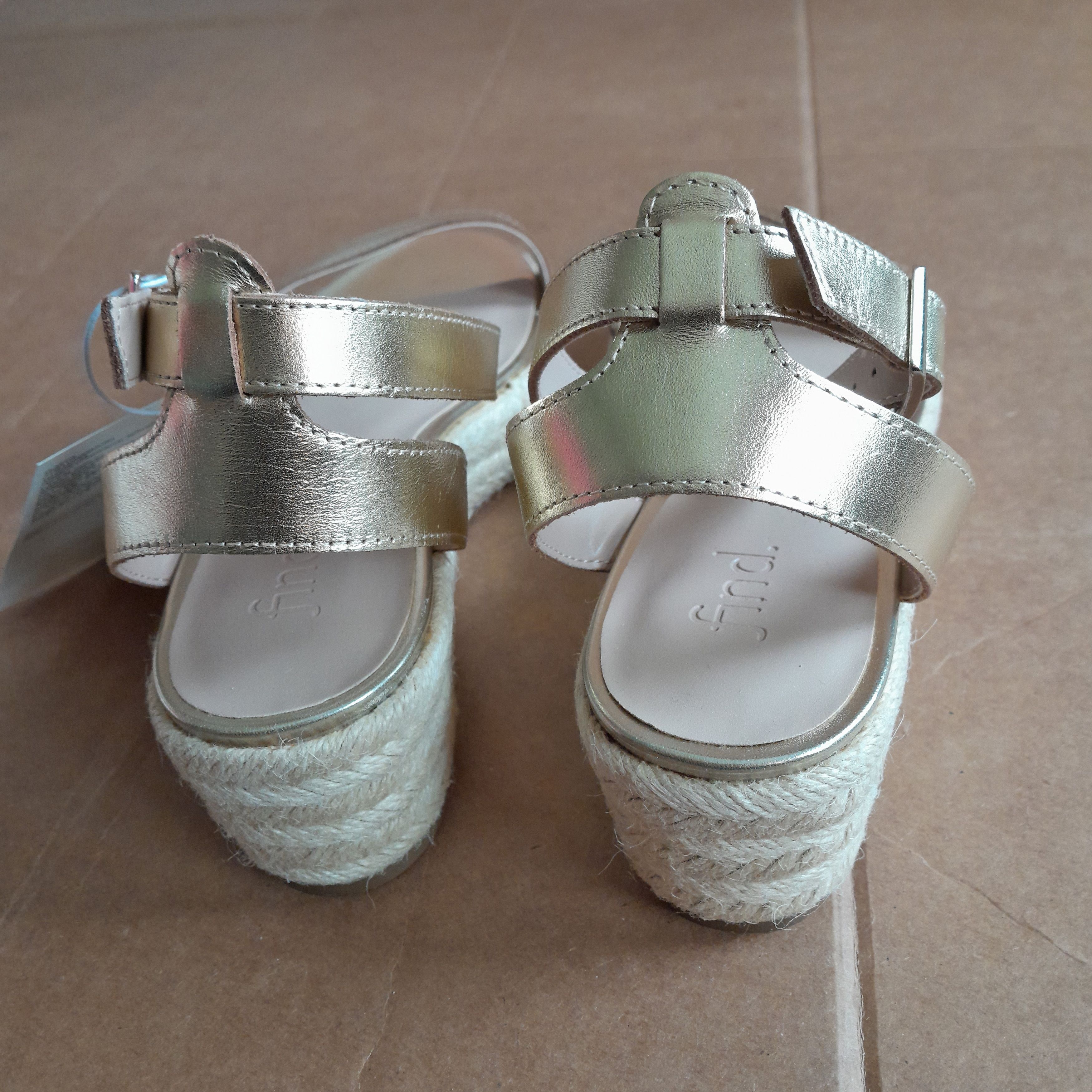 Other Find women’s sandals Color gold block heel Size US 8 / IT 38 - 2 Thumbnail