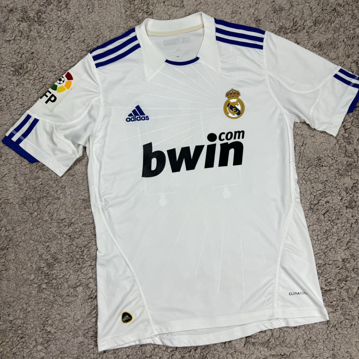 Adidas Vintage Real Madrid ‘OZIL’ Home Jersey Size US S / EU 44-46 / 1 - 3 Thumbnail