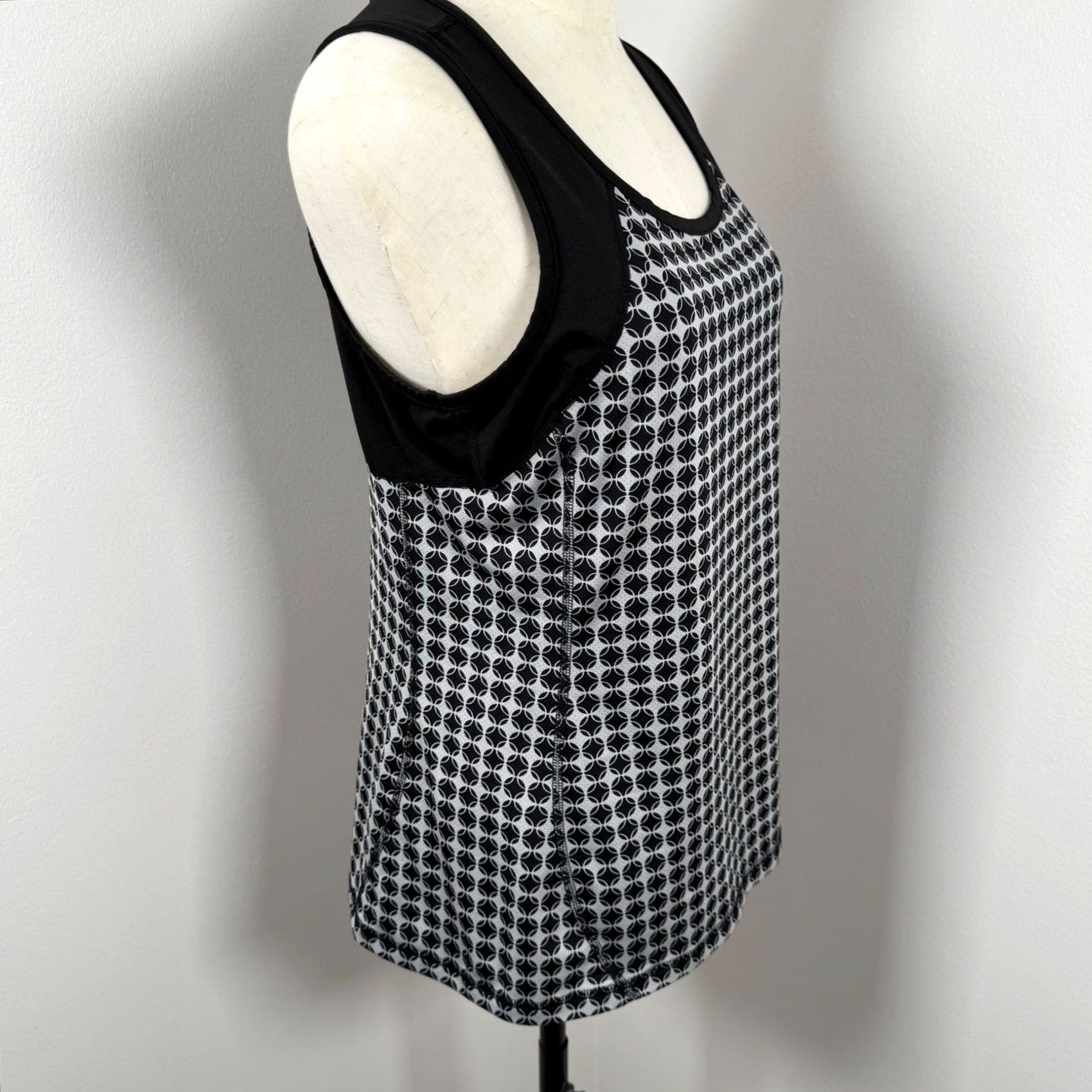 Lands' End Lands' End Active Tank Top S Black Geometric Racerback Sleeveless Pullover Size S / US 4 / IT 40 - 4 Thumbnail