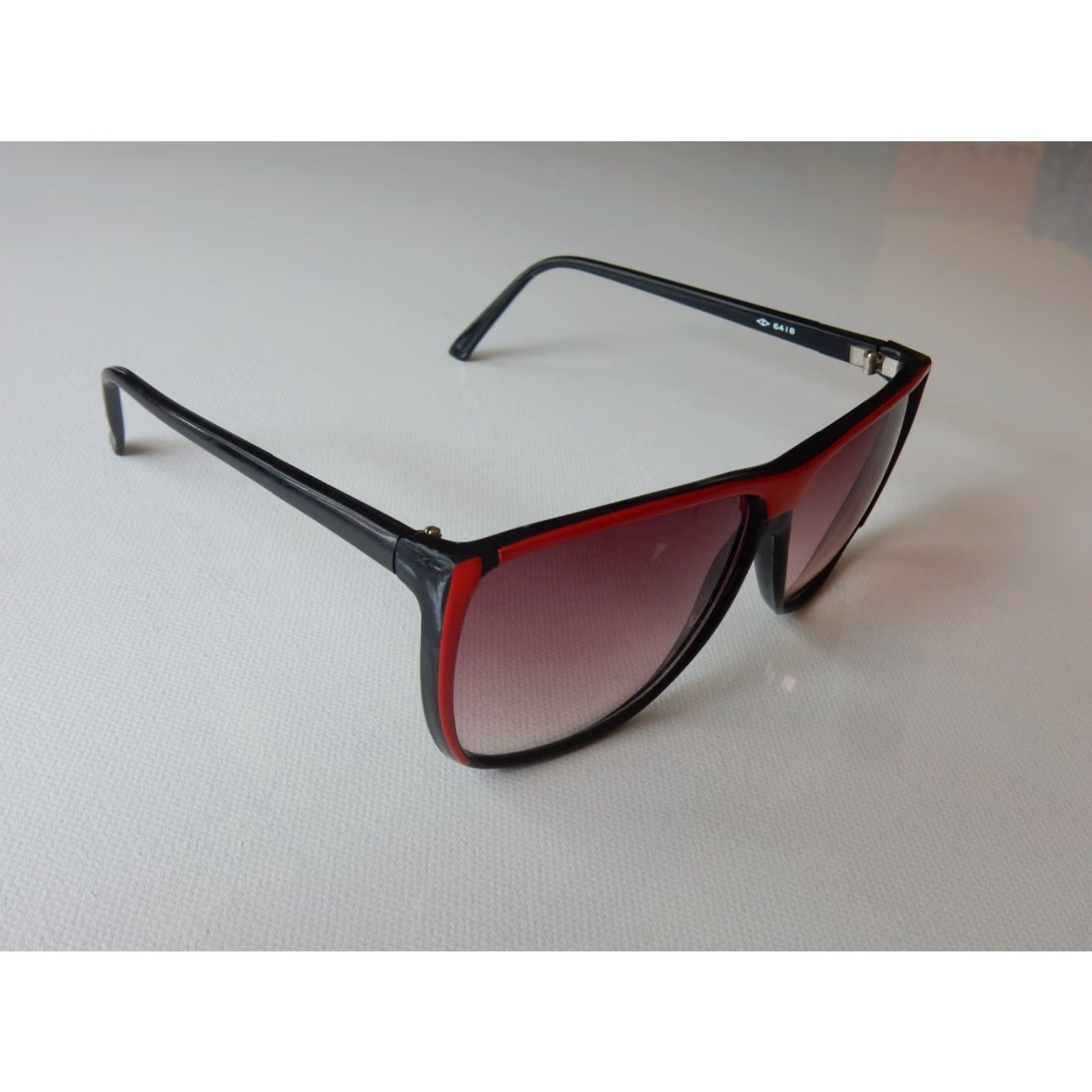 Vintage VTG Sunglasses Women Taiwan Unbranded Black & Red Sunglasses Size ONE SIZE - 2 Thumbnail
