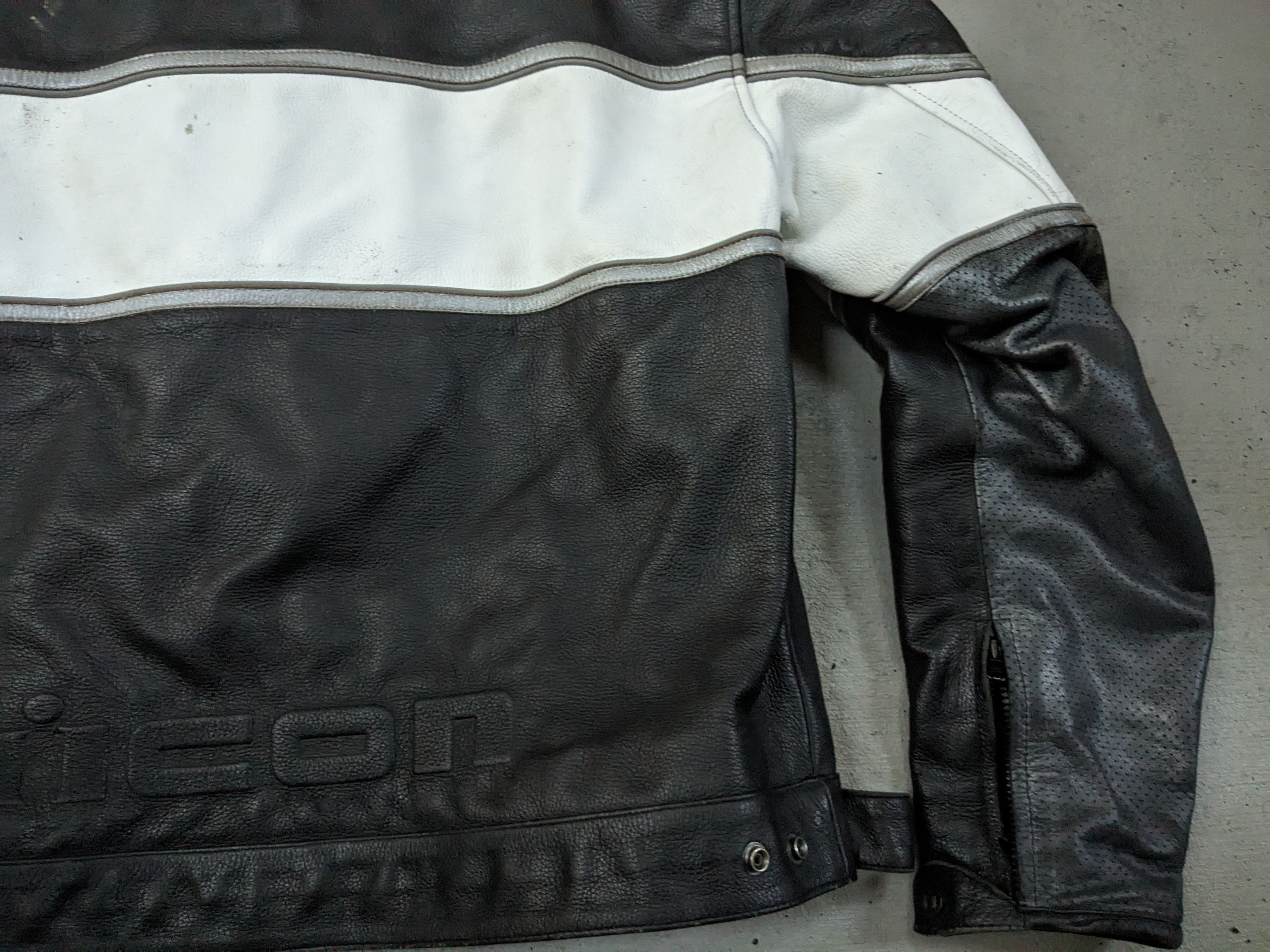 Genuine Leather Vintage Motorcycle Leather Biker Jacket Black White Y2K Size US L / EU 52-54 / 3 - 16 Thumbnail