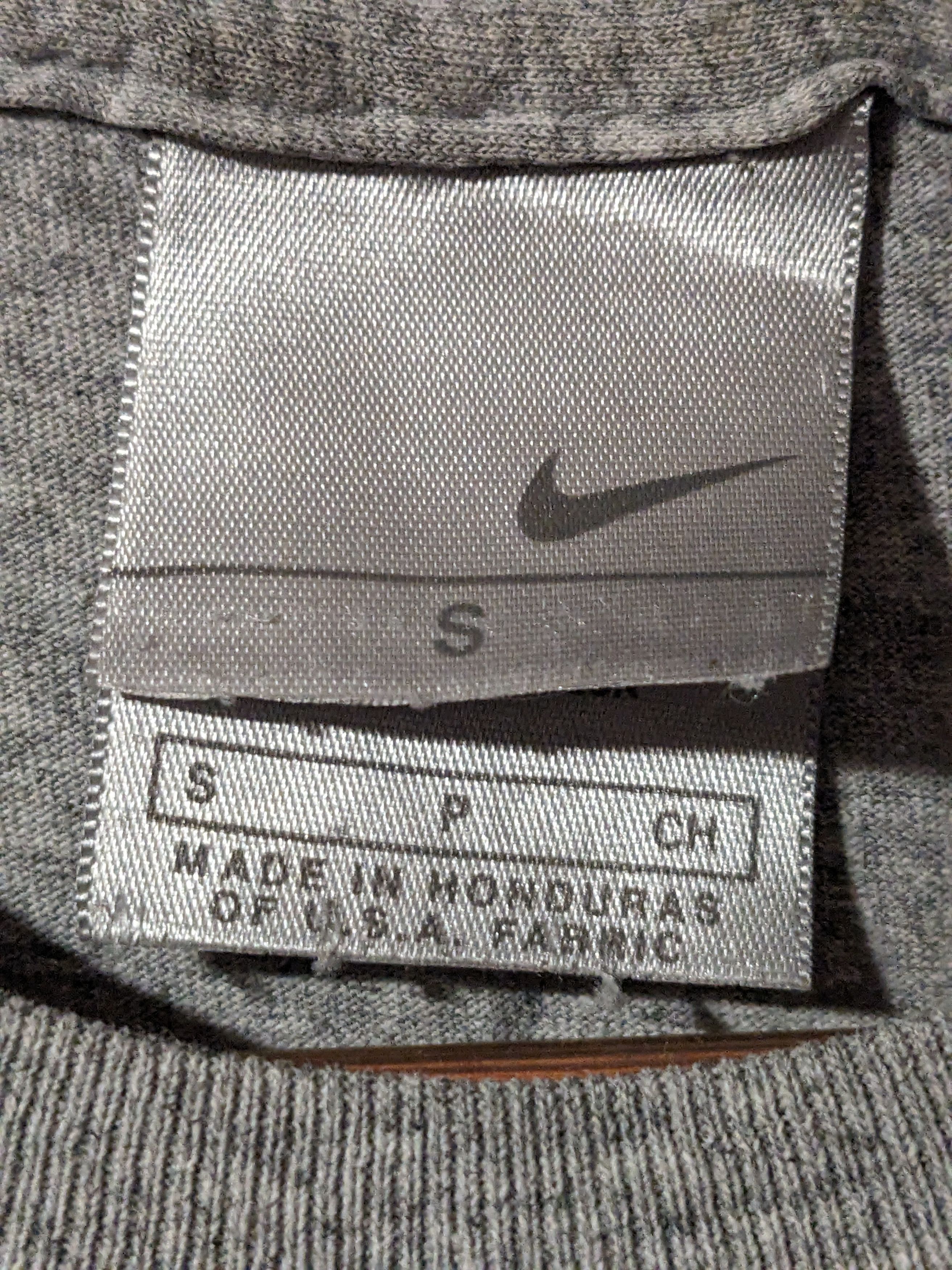 Nike × Vintage Vintage Y2K Nike Center Swoosh Gray Small T-Shirt Size US S / EU 44-46 / 1 - 3 Thumbnail