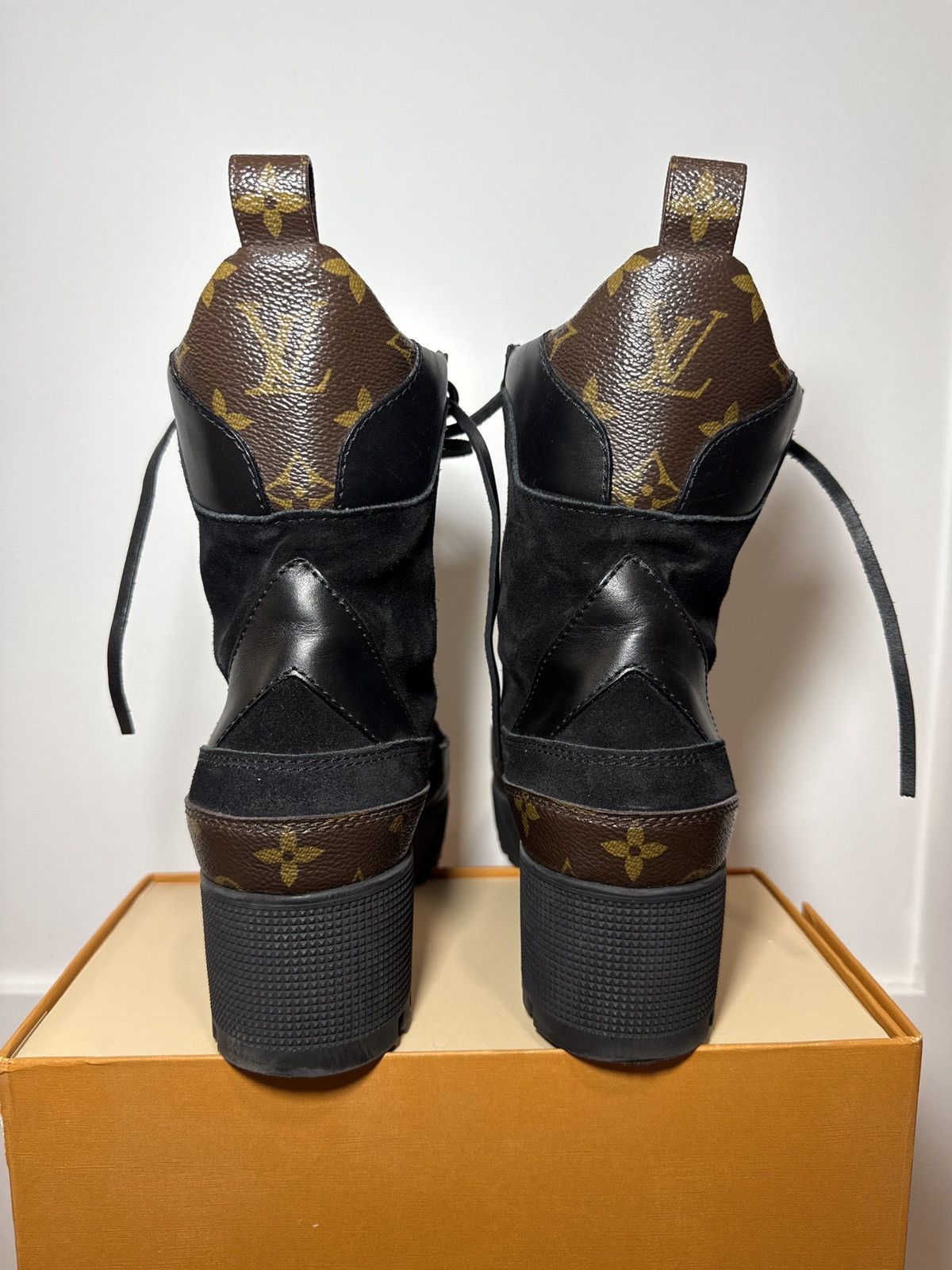 Louis Vuitton Wmns Laureate Platform Desert Boot 'Noir'