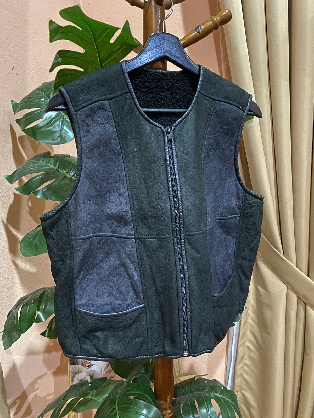 Other Malubel Australian Shearling Leather Vest - Men’s Two-Tone Size US M / EU 48-50 / 2 - 3 Thumbnail
