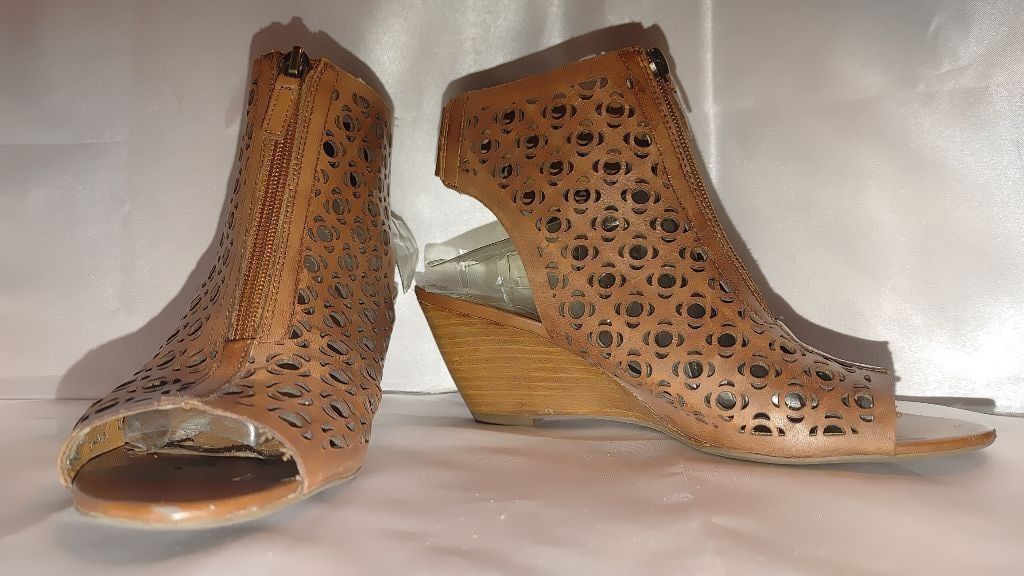 Franco Sarto Franco Sarto Akrona Leather Peep Toes Size 7.5 Size US 7.5 / IT 37.5 - 5 Thumbnail