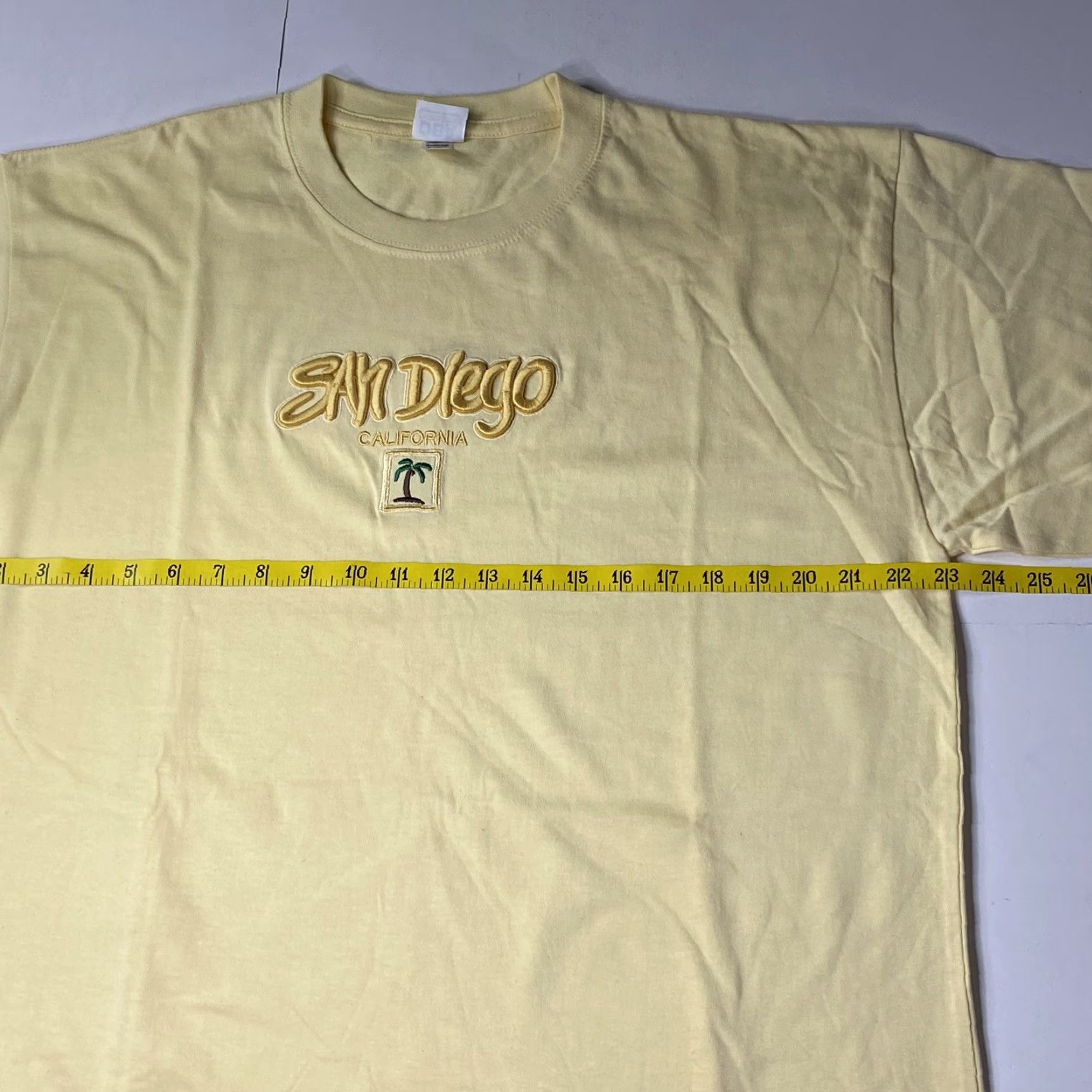 Vintage VINTAGE 80’s 90’s T Shirt San Diego Embroidered 3D XL Rare DBA Men Yellow Short Sleeve 100% Cotton Grunge Size US XL / EU 56 / 4 - 5 Thumbnail