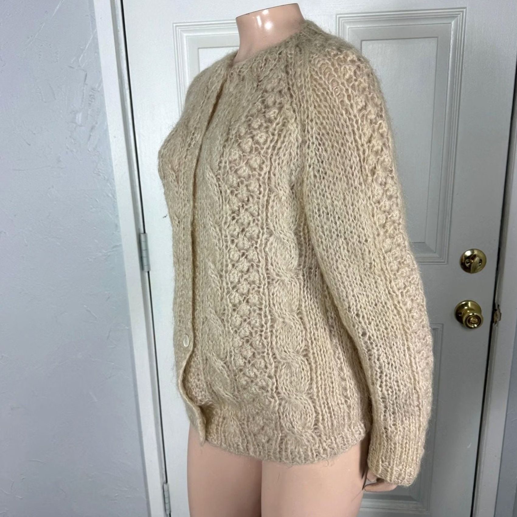 Vintage VINTAGE Bon Marche Italy Women's Sweater Cardigan Wool Knit Cream 60s Medium Crew Neck Casual Womens Size M / US 6-8 / IT 42-44 - 4 Thumbnail