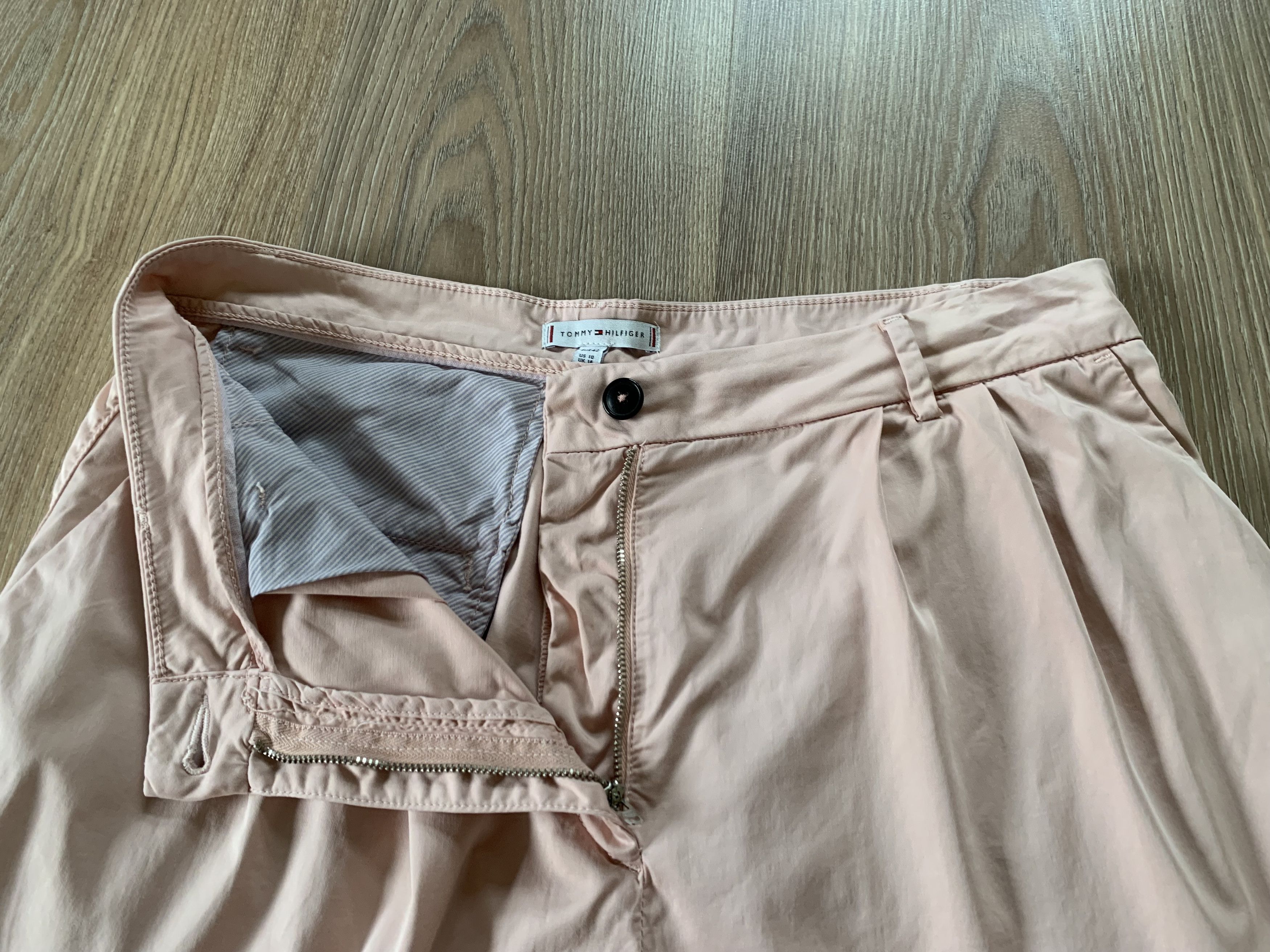 Tommy Hilfiger Tommy Hilfiger Women's Pleated Shorts Size L / US 10 / IT 46 - 5 Thumbnail