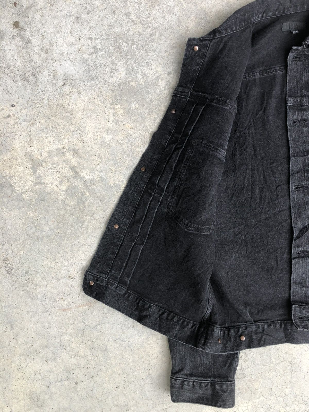 Uniqlo Japanese Uniqlo Type 2 Denim Jacket Distressed Denim Size US L / EU 52-54 / 3 - 17 Thumbnail