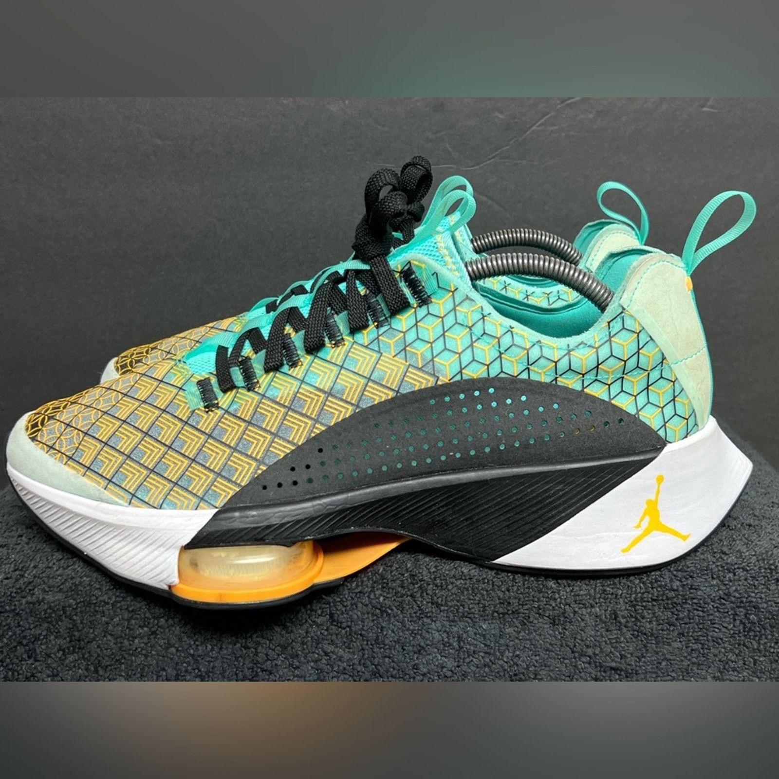 Jordan Brand RARE Jordan Air Zoom Renegade "Flash Crimson" Shoes SAMPLE Size US 10 / EU 43 - 1 Thumbnail