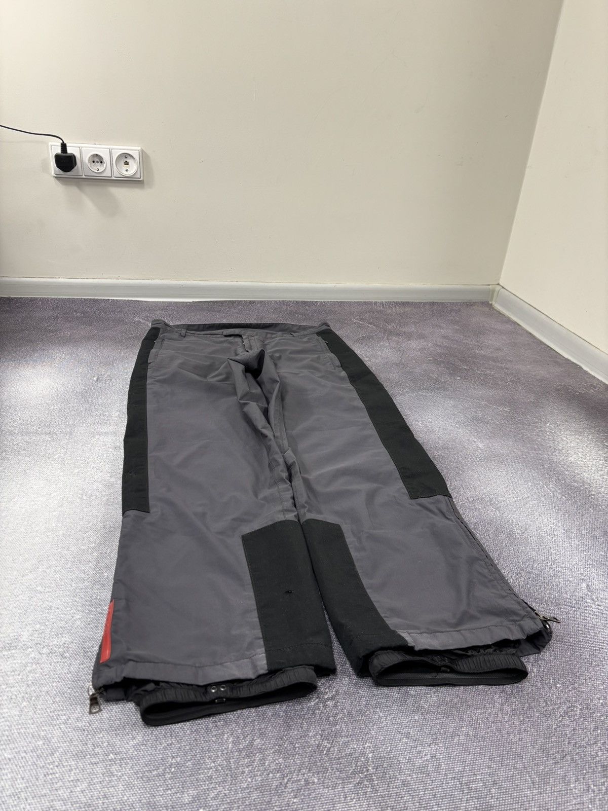 Prada Prada Gore-Tex Vintage Men’s Grey/Black Outdoor Ski Pants Size US 38 / EU 54 - 3 Thumbnail
