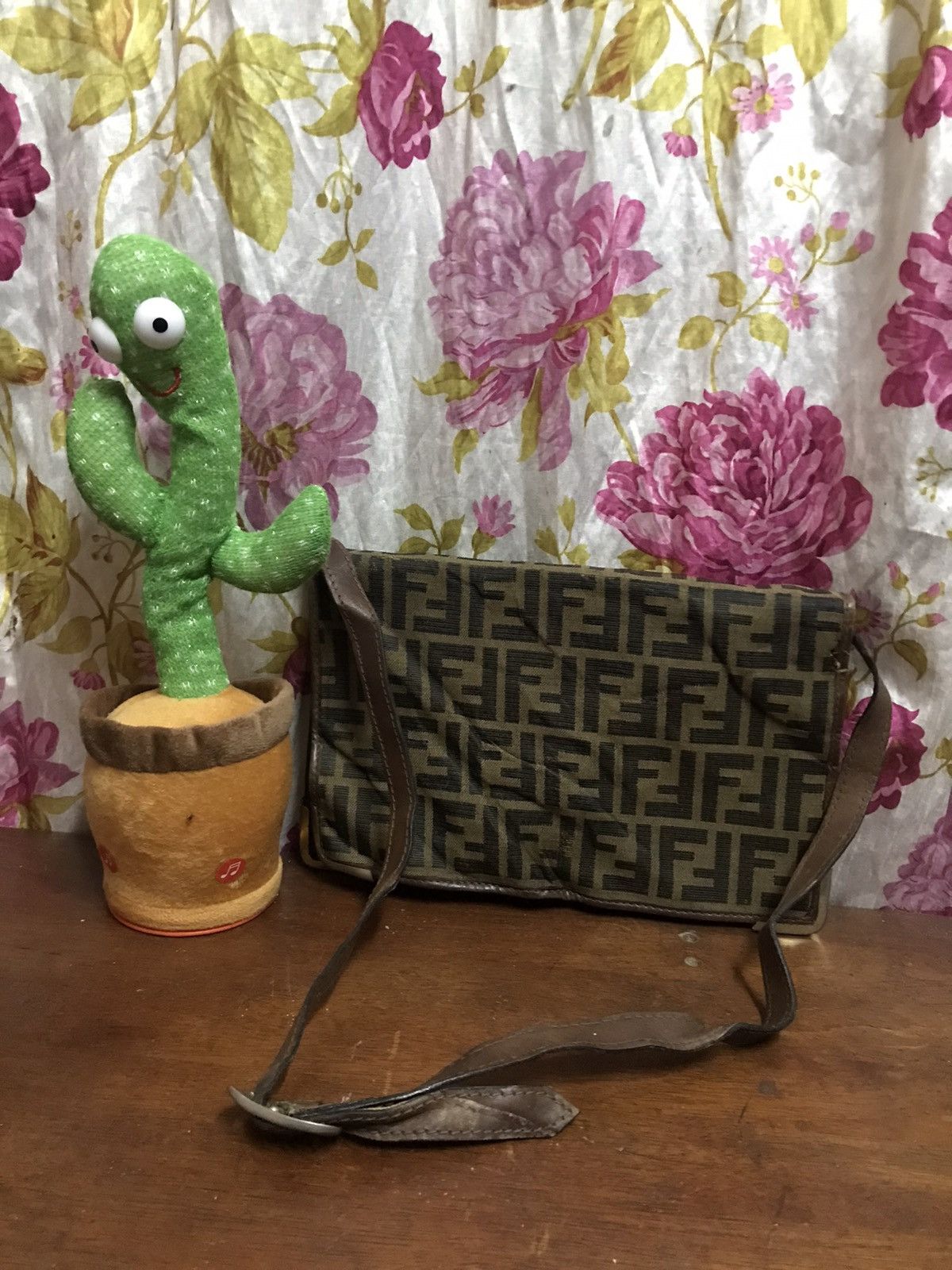 Fendi Authentic Fendi FF Shoulder Bag Size ONE SIZE - 1 Thumbnail