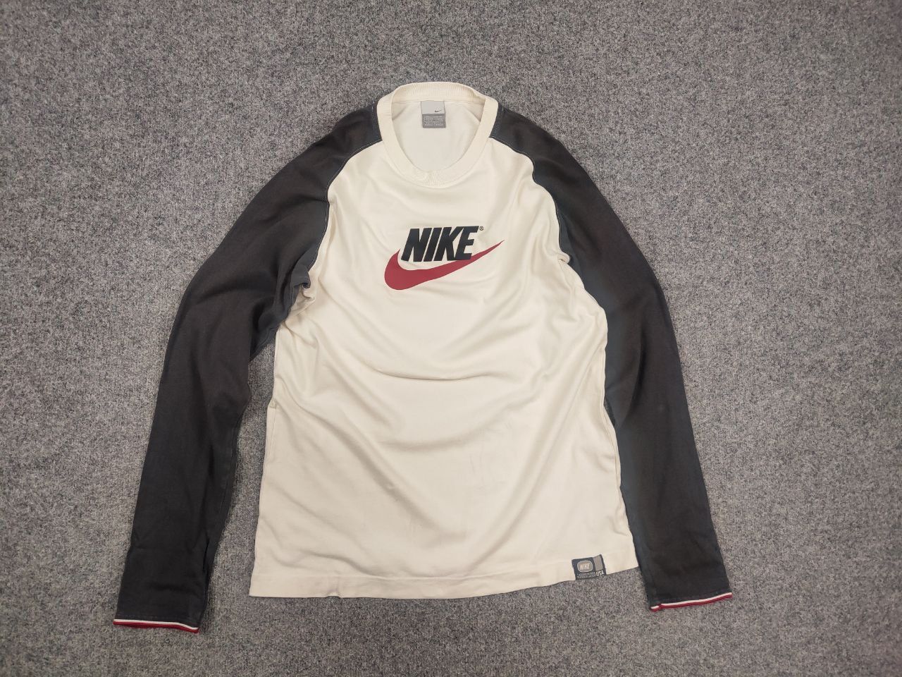 Nike Vintage Nike y2K Style Beige Classic Logo Light Long sleeve Size US L / EU 52-54 / 3 - 9 Thumbnail