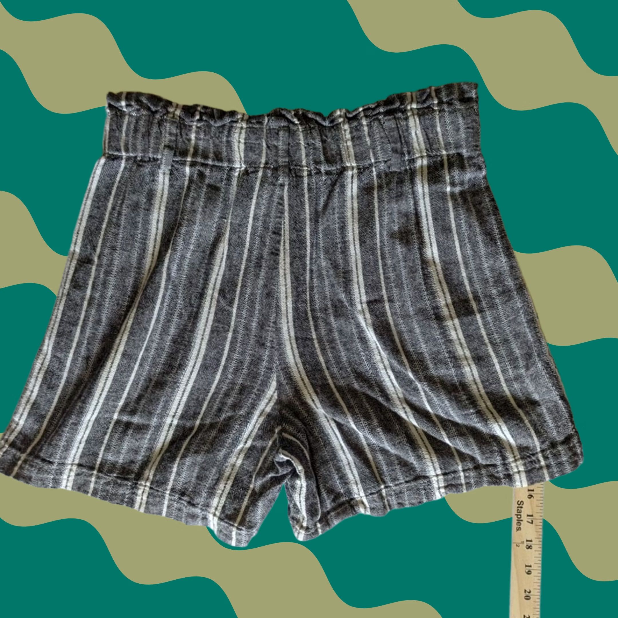Banana Republic Banana Republic Grey White Striped Linen Blend Paperbag Waist Shorts Womens 6 Size 28" / US 6 / IT 42 - 1 Thumbnail
