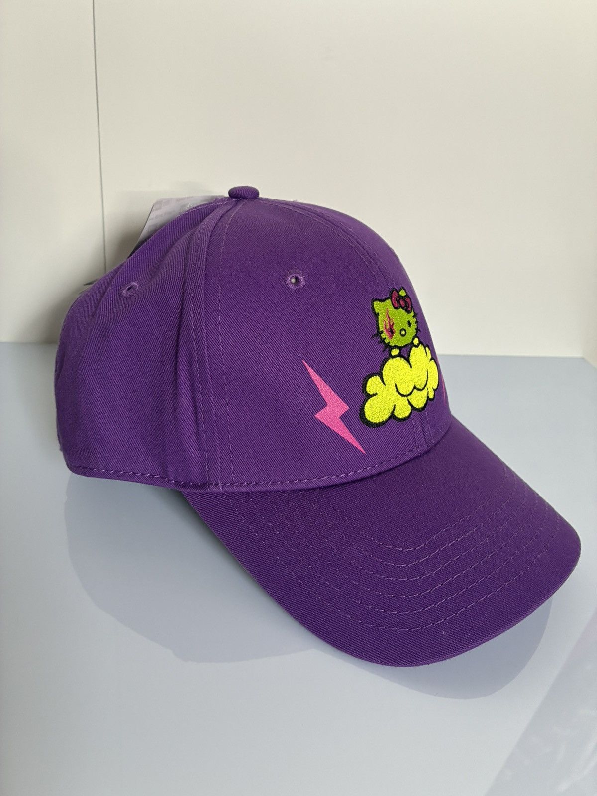 New Era 2010 BRAND NEW Hello Kitty X New Era cap! Size ONE SIZE - 4 Thumbnail