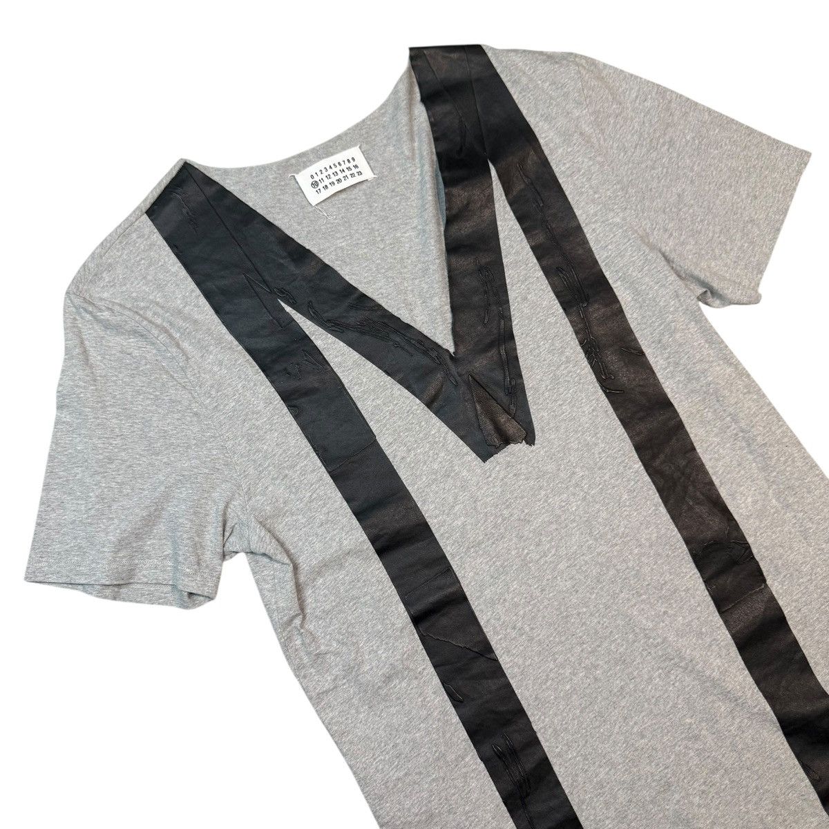 Maison Margiela Maison Margiela Rubber 'M' V-neck T-shirt y2k Rare Grey Size US M / EU 48-50 / 2 - 4 Thumbnail