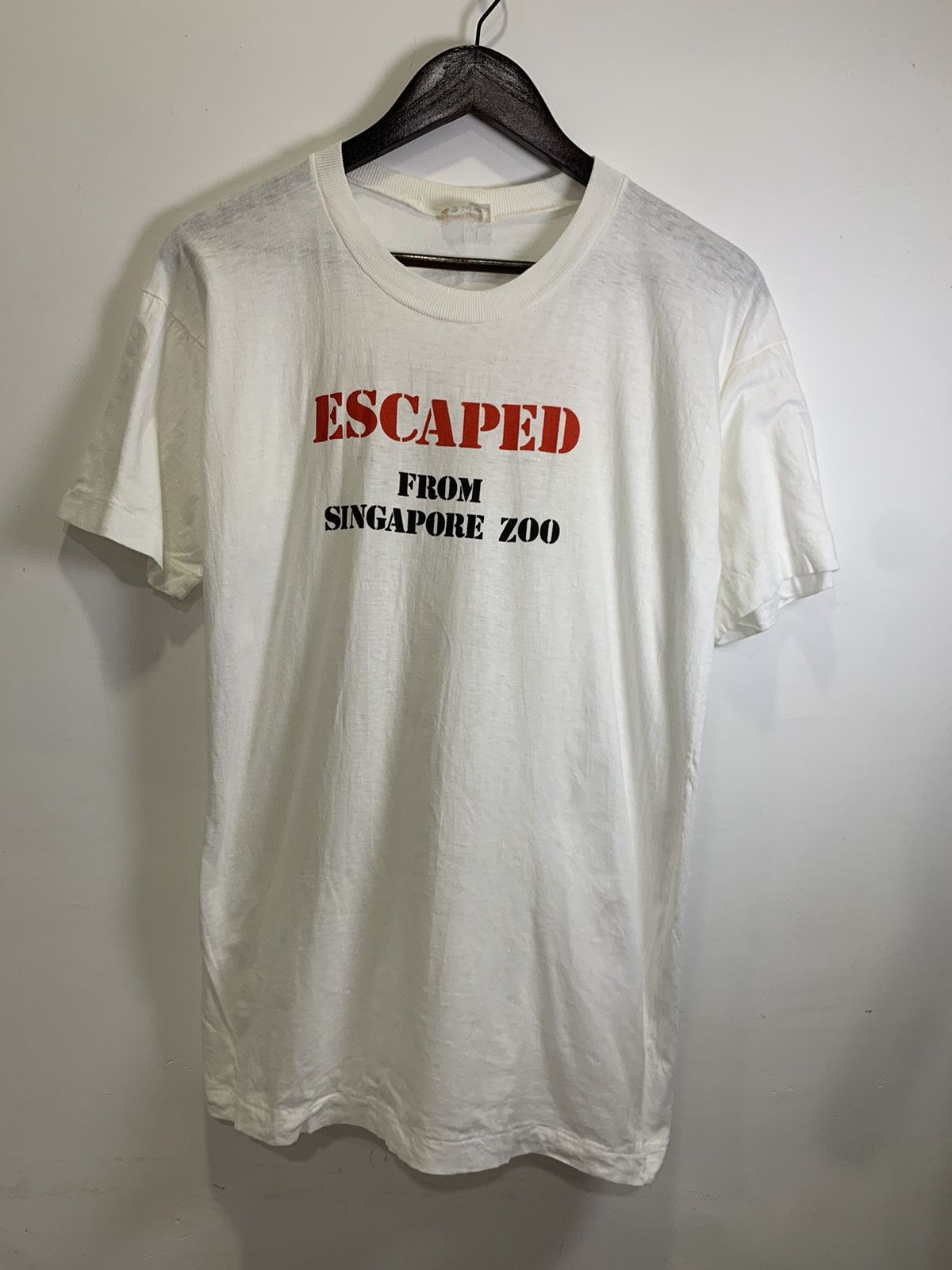 Vintage Vintage Escaped From Singapore Zoo Tshirt Size US M / EU 48-50 / 2 - 1 Thumbnail