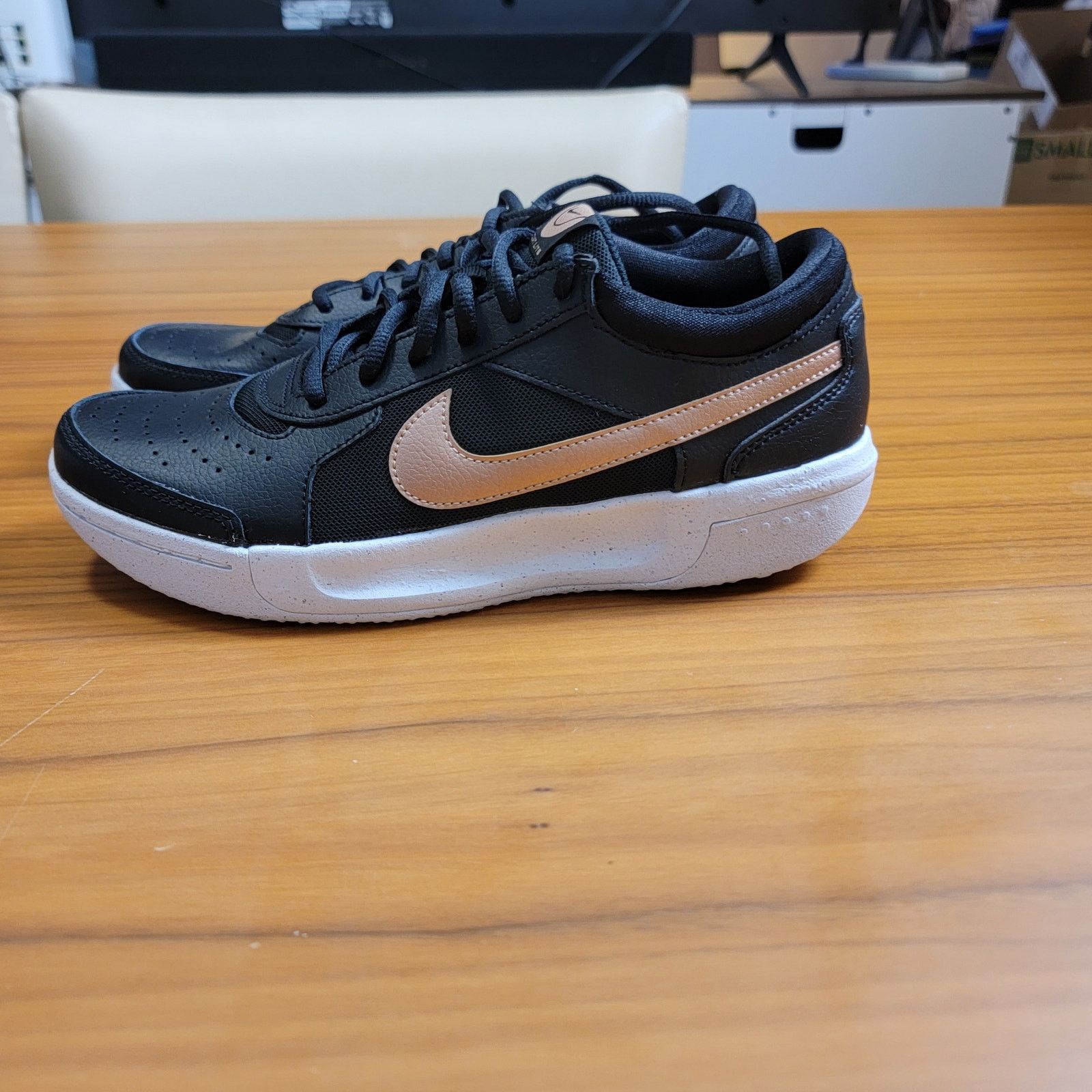 Nike Wmns NikeCourt Zoom Lite 3 Black Metallic Red Bronze Sz 7.5 Size US 7.5 / IT 37.5 - 2 Thumbnail