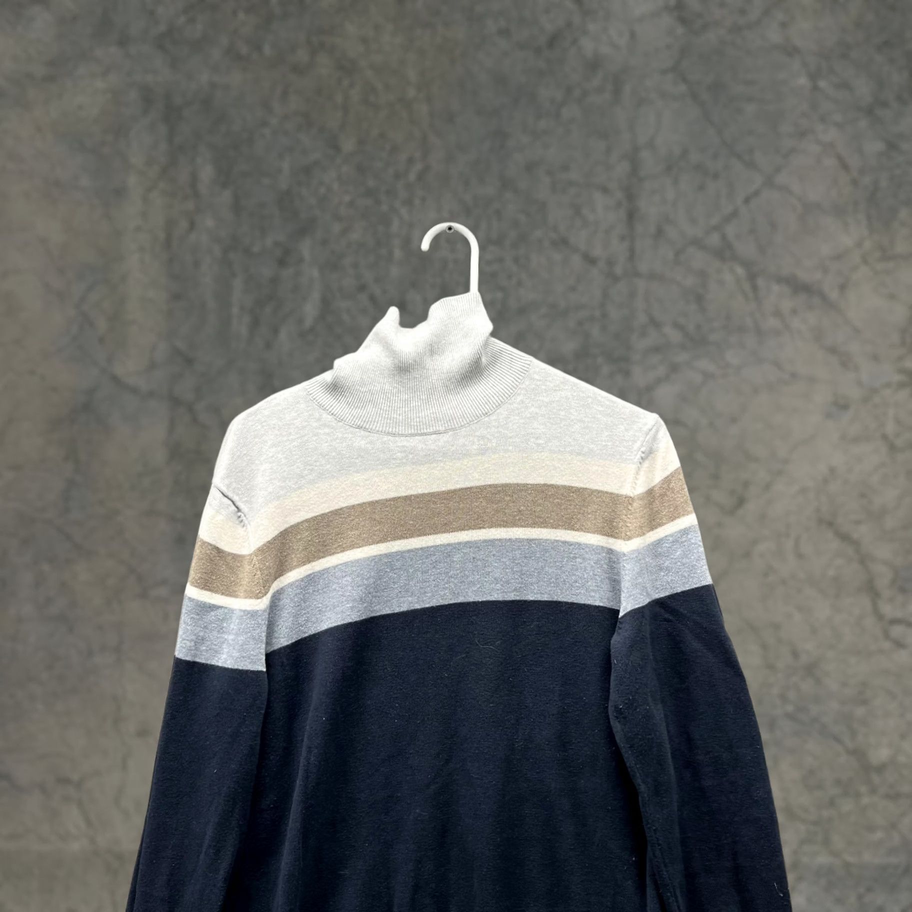 Burton VINTAGE Burton Sweater Men Small Adult White Blue Pullover Turtleneck Cotton London Size US S / EU 44-46 / 1 - 1 Thumbnail