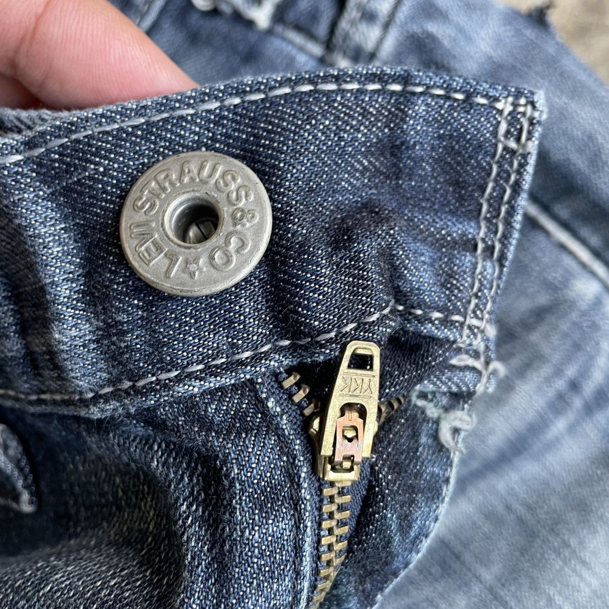 Levi's Vintage Clothing 🔥Vintage Levis 504 Stoned Washed Ripped Distress Denim Jeans Size US 34 / EU 50 - 11 Thumbnail