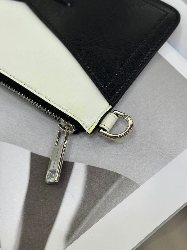 Givenchy Givenchy Black and White Color Block Handbag Size ONE SIZE - 4 Thumbnail