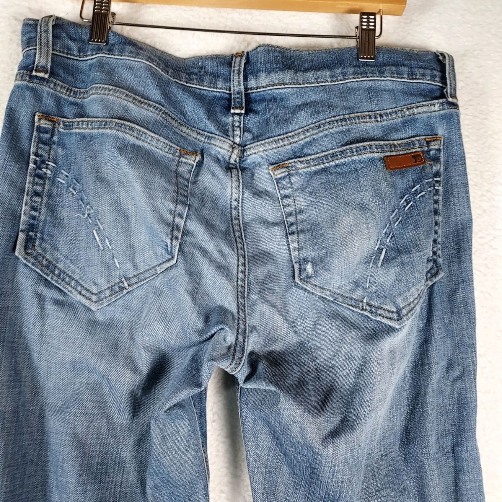 Vintage VINTAGE? No. Joe’s Jeans Mens Size 34 Rocker Fit Light Wash Distressed Stretch Denim Shirt? Size US 34 / EU 50 - 4 Thumbnail