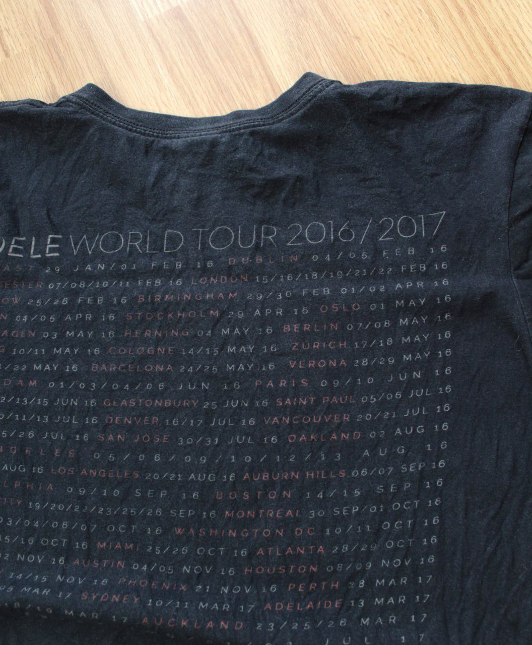 Band Tees 🔥 Adele World Tour 2016/2017 Graphic Print Art Music Vintage Size US L / EU 52-54 / 3 - 4 Thumbnail