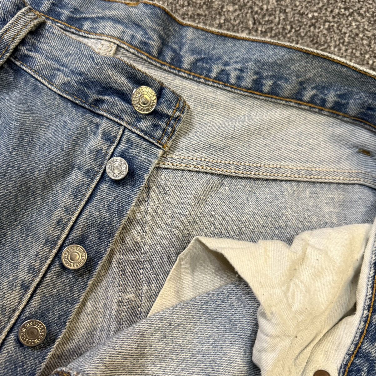 🔥🇺🇸 90s Levis 501 Light Wash Distressed Denim Made in USA