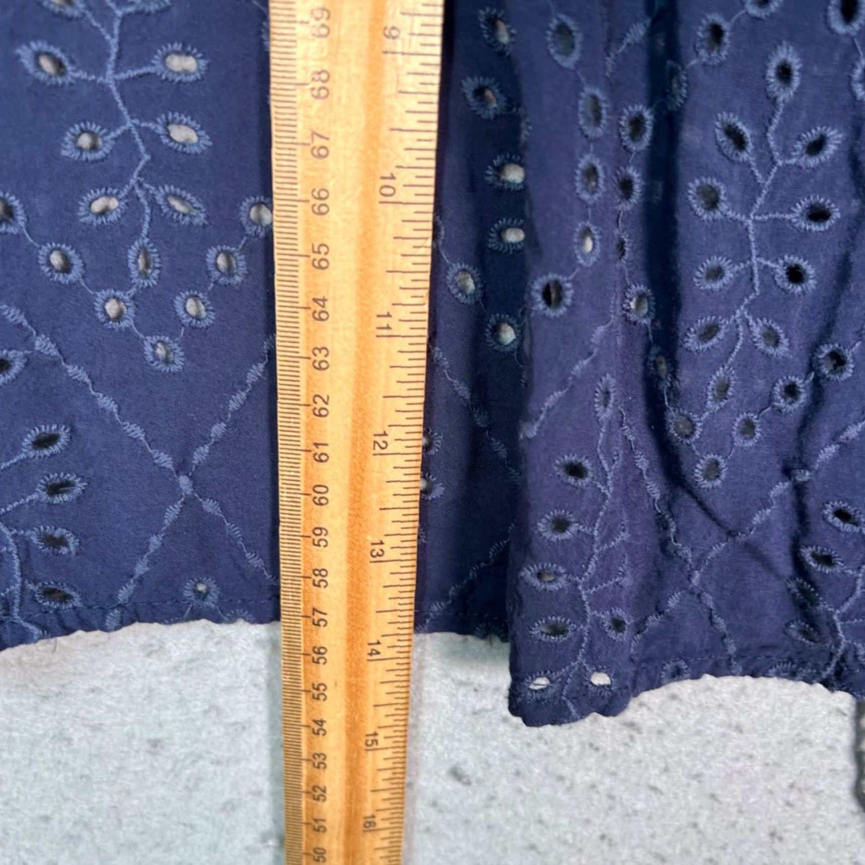 Vintage Womens Small Navy Blue Eyelet Lace Puff Sleeve Cropped Blouse Open Back Shirt Womens Size S / US 4 / IT 40 - 4 Thumbnail