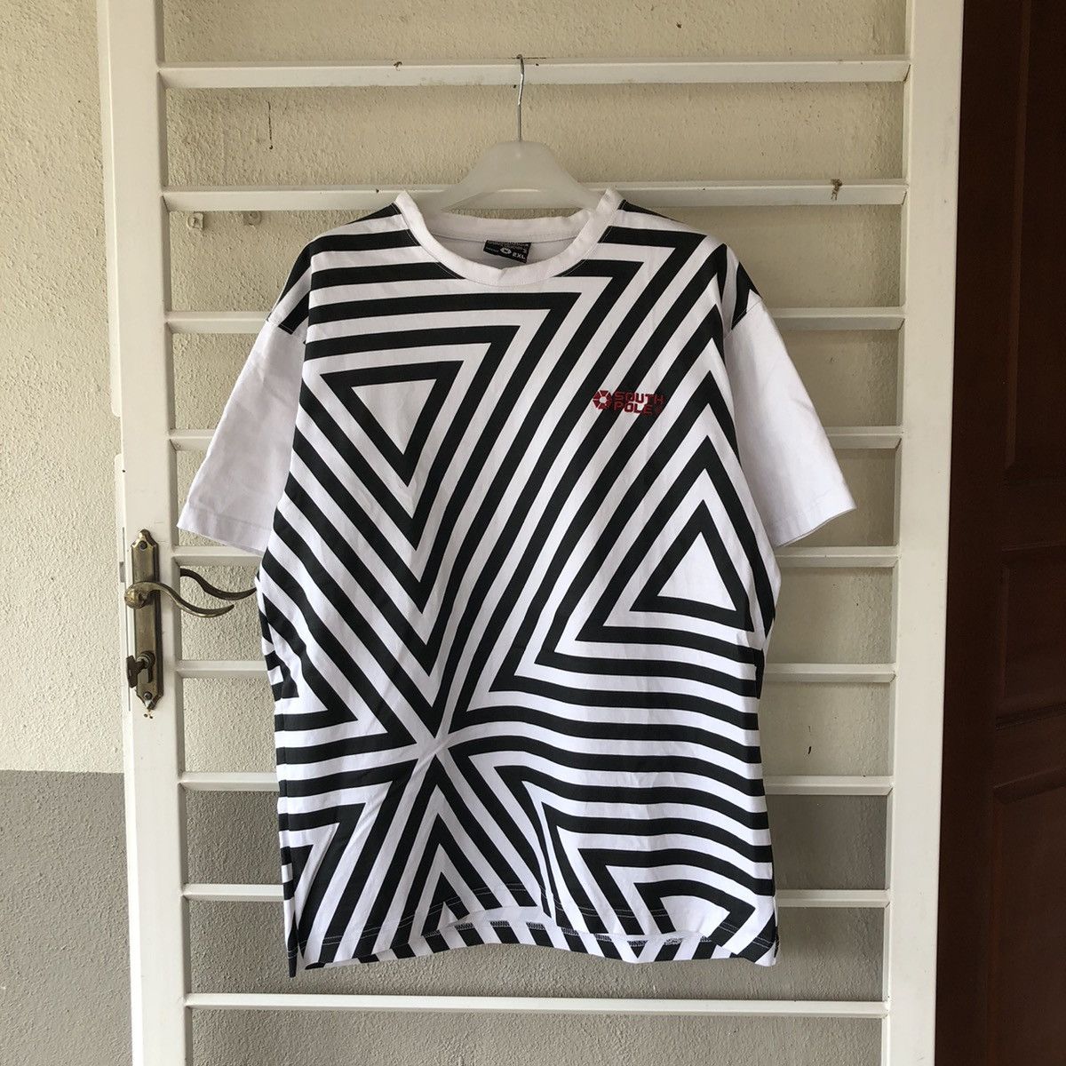 Southpole SouthPole triangle geometric pattern full print Tshirt Size US XL / EU 56 / 4 - 1 Thumbnail