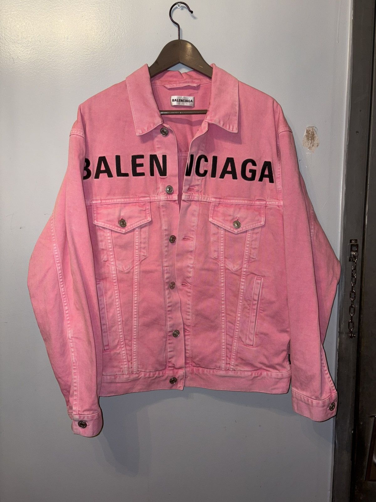 ジャケット BALENCIAGA PINK COTTON DENIM JACKET Balenciaga // Pink Pink Logo Denim Jacket – VSP Consignment