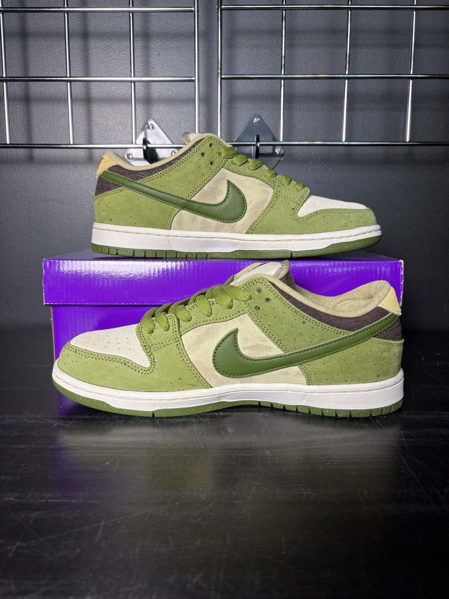 Nike Nike SB Dunk Low x Yuto Horigome "Matcha" - Size 8.5 Size US 8.5 / EU 41-42 - 2 Thumbnail