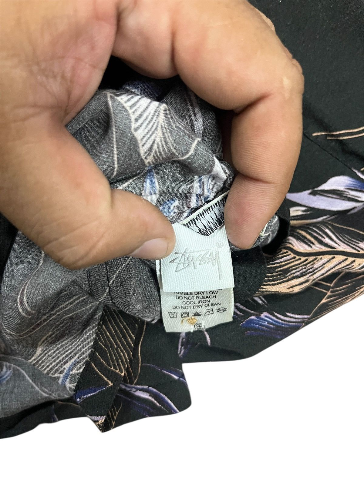Stussy Stussy laguna beach hawaiian shirt rayon missing one button Size US S / EU 44-46 / 1 - 9 Thumbnail