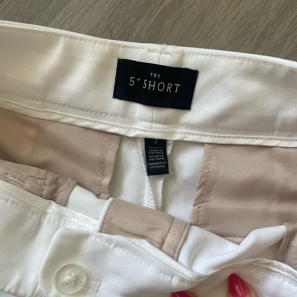 White House Black Market White House black market 5” short in white Size 26" / US 2 / IT 38 - 2 Thumbnail