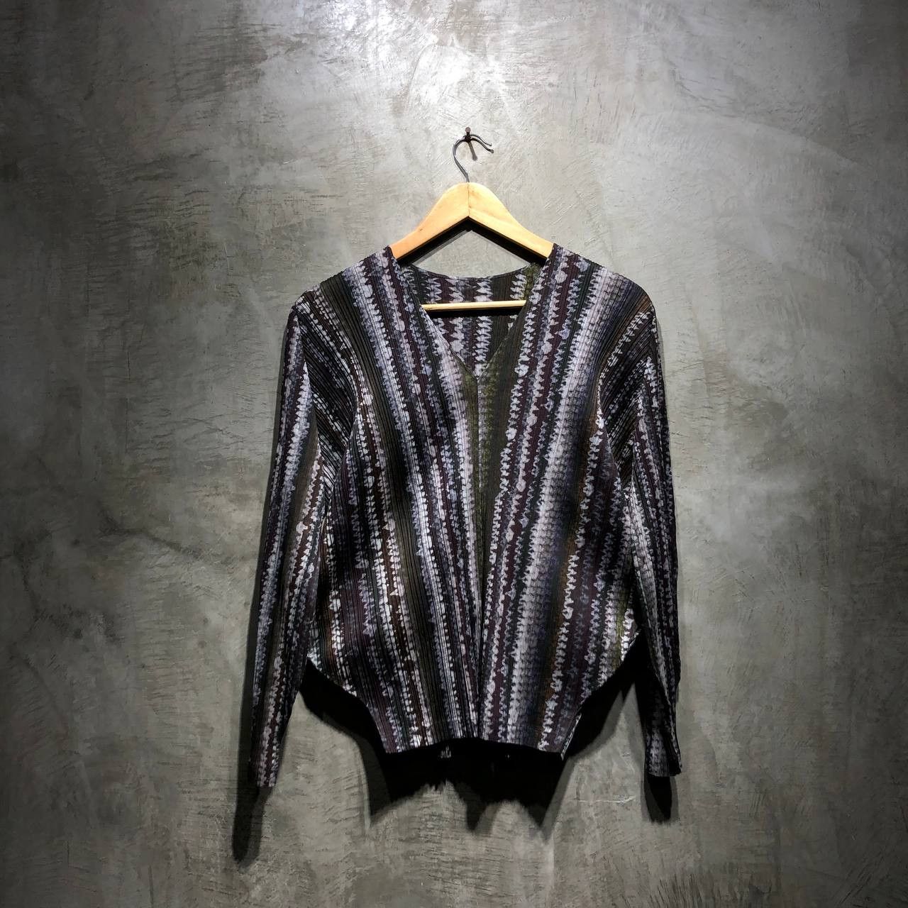 Pleats Please Issey Miyake Issey Miyake Pleats please asymmetrical vneck long sleeves Size L / US 10 / IT 46 - 1 Thumbnail