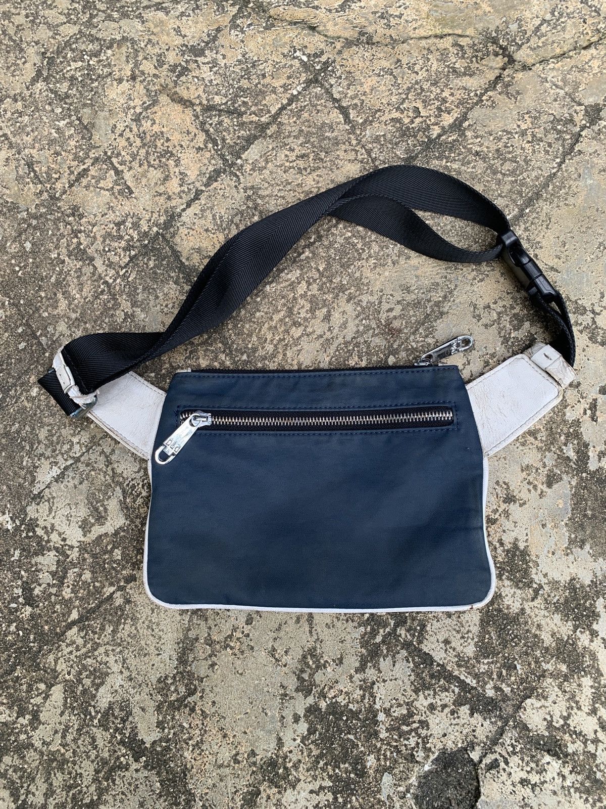 Designer × Dolce & Gabbana 2000s Dolce & Gabbana D&G Italy Fanny/Sling Bag Size ONE SIZE - 3 Thumbnail