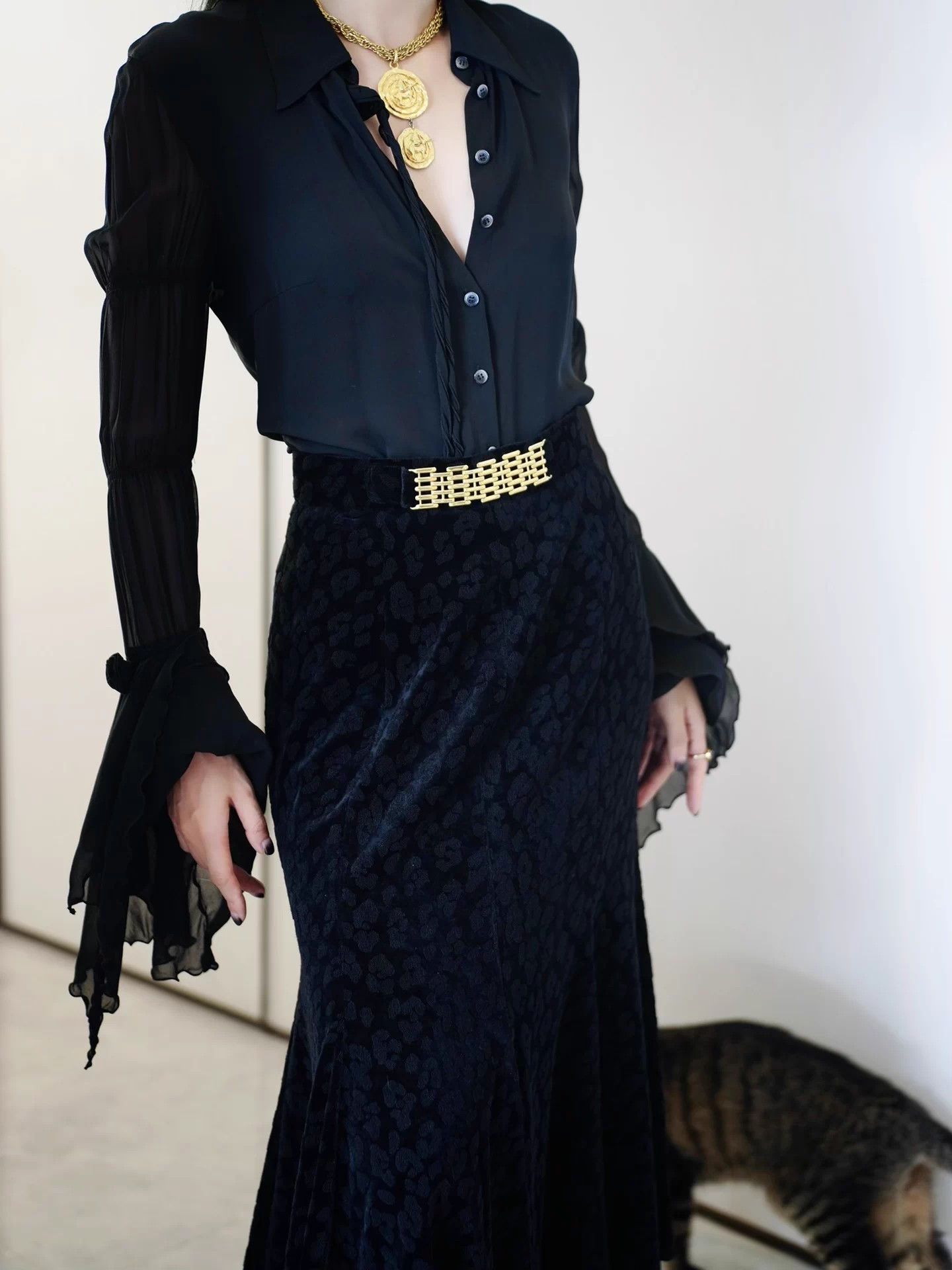 Other YTLW Vintage Velvet Woven Metal Midi Pencil Skirt Women's Size 27" / US 4 / IT 40 - 7 Thumbnail