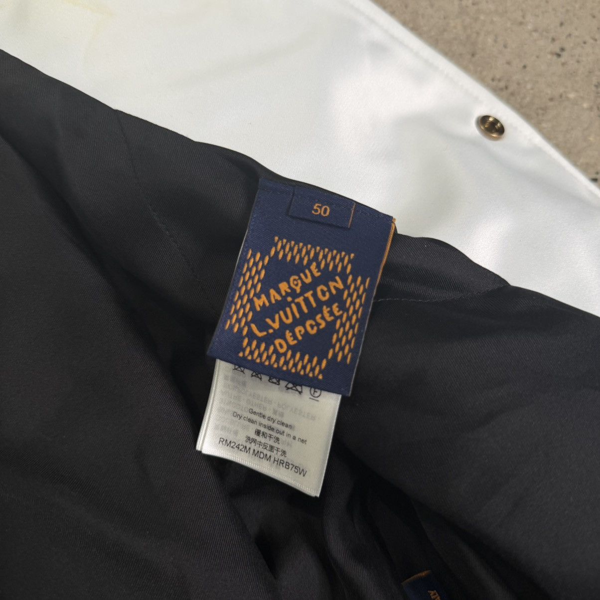 Louis Vuitton Louis Vuitton BiColor Satin Bomber Jacket Size US L / EU 52-54 / 3 - 10 Thumbnail