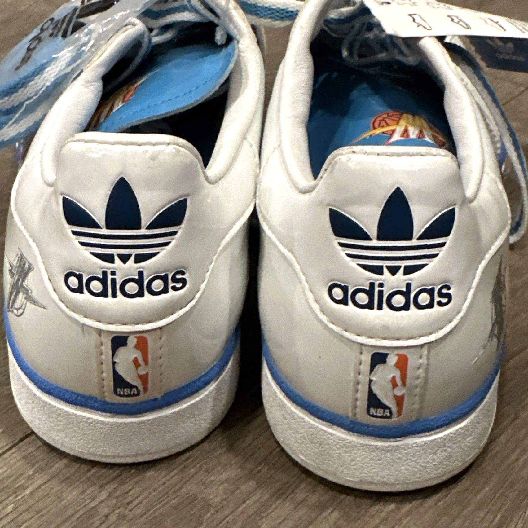 Adidas VINTAGE GOLDEN STATE WARRIORS ADIDAS CAMPUS II+ ORIGINALS SHOE Adult 10 White Warriors Logo Left Right Heel Patent Leather Athletic Sneakers Mens Size US 10 / EU 43 - 4 Thumbnail