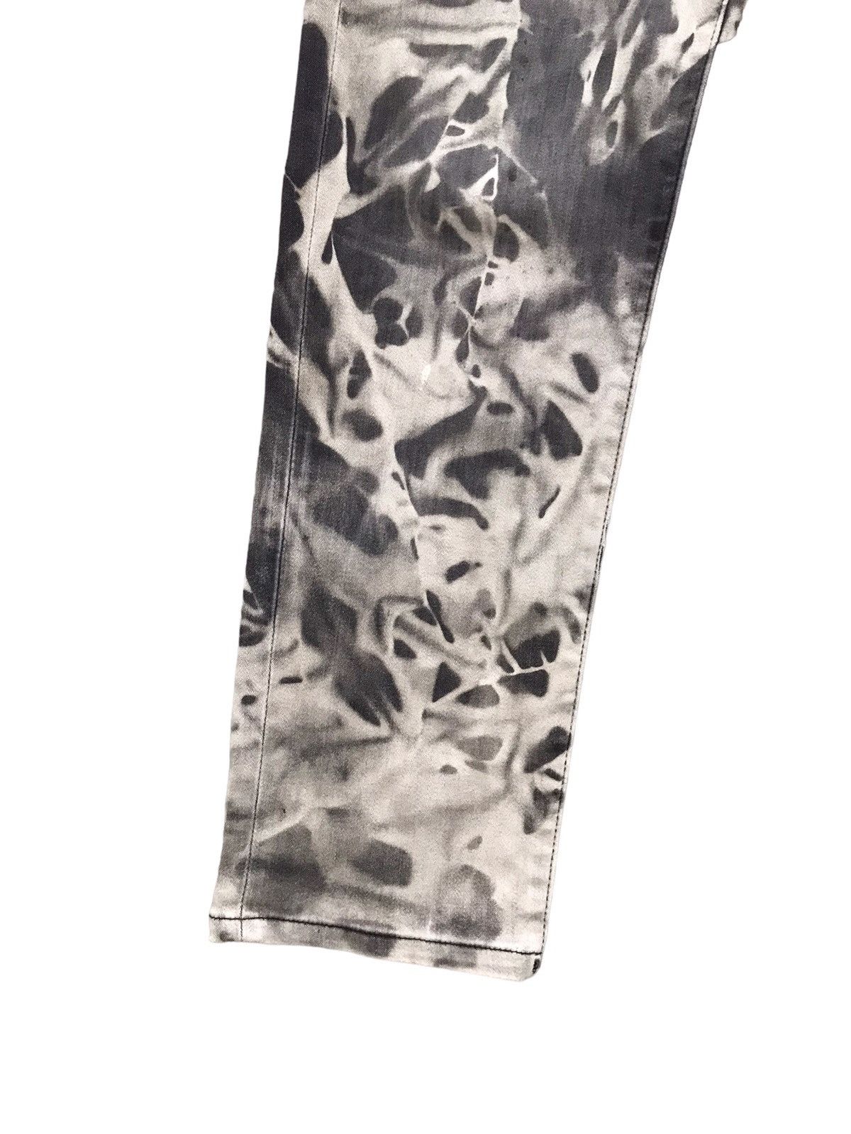 Japanese Brand Uniqlo Bleach Acid Wash Heattech Stretchable Denim Jeans Size US 31 - 4 Thumbnail