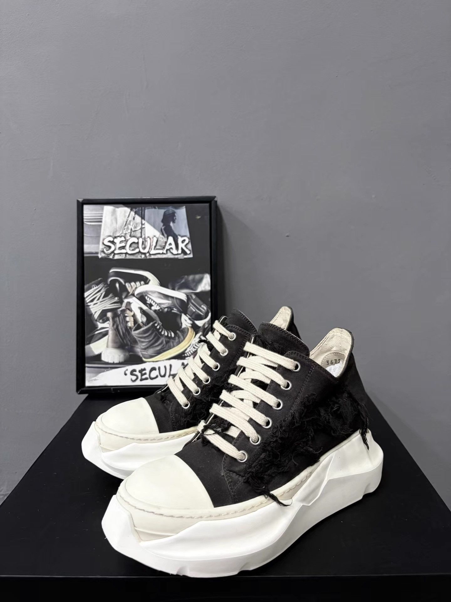 Rick Owens Rick Owens Two-Tone Beat-Up Low-Top Ramones K34 Size US 6 / IT 36 - 1 Thumbnail