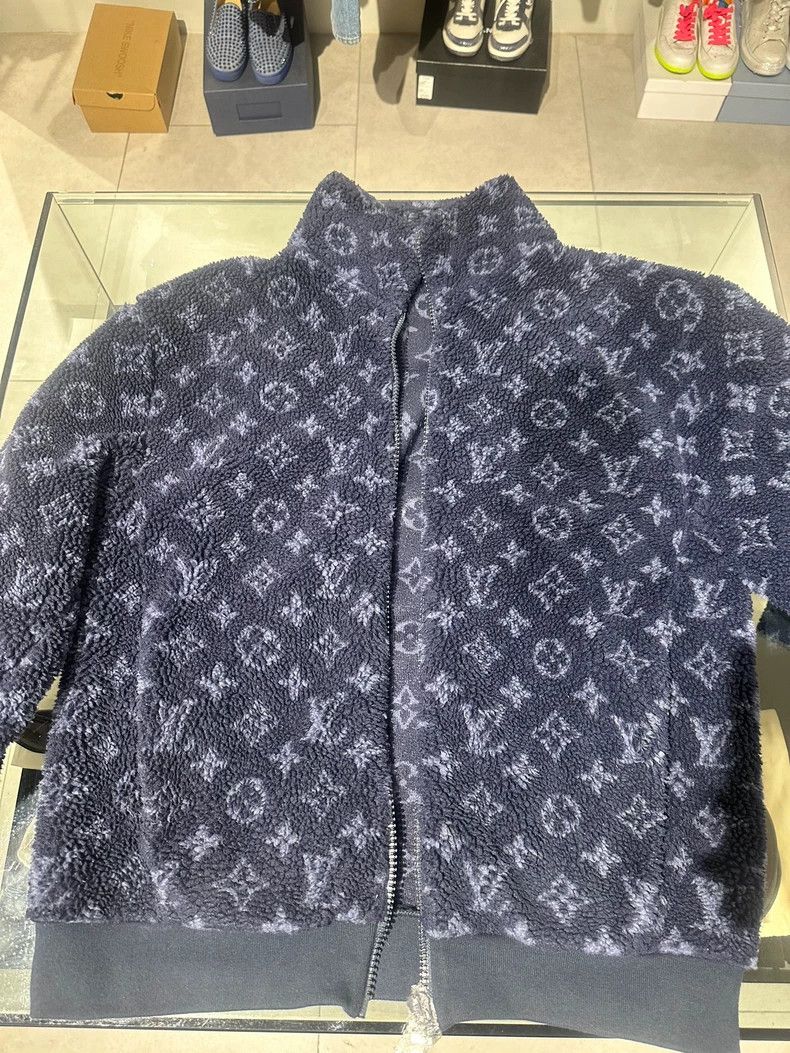 Louis Vuitton Louis Vuitton Dark blue teddy coat with full logo jacket 25 Size US L / EU 52-54 / 3 - 1 Thumbnail