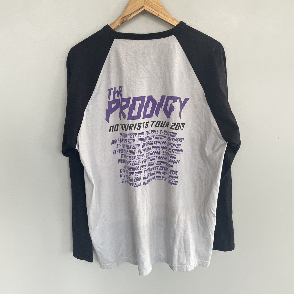 Vintage Vintage Prodigy No Tourists tour 2018 long sleeve t-shirt Size US XL / EU 56 / 4 - 5 Thumbnail