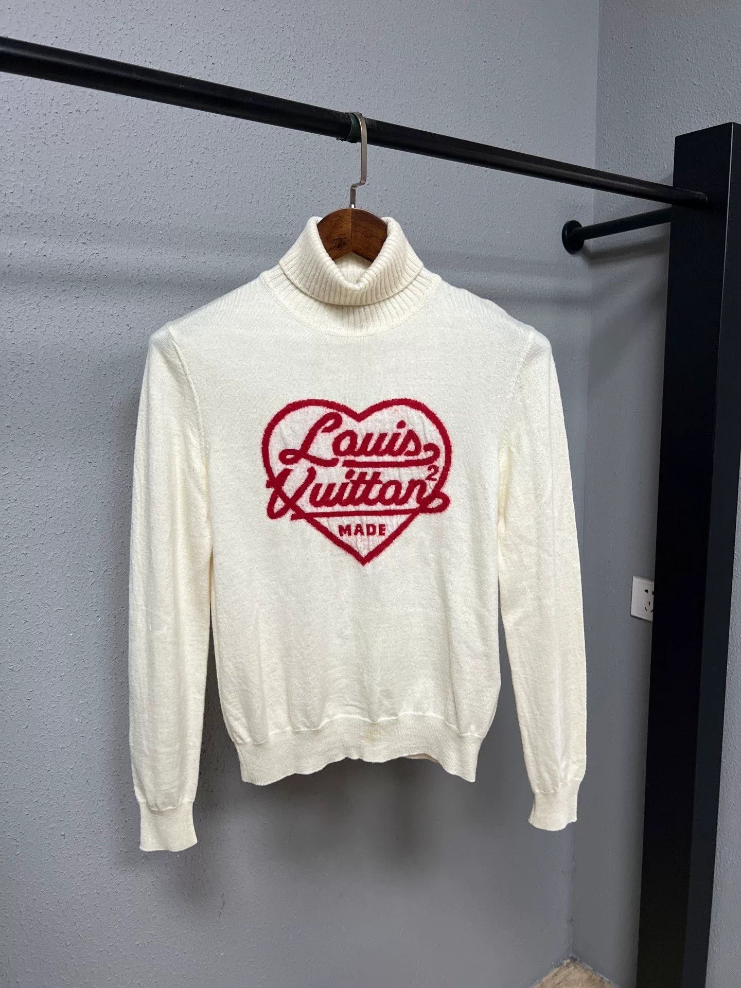 Louis Vuitton Louis Vuitton Nigo Beige Heart Turtleneck Size XS / US 0-2 / IT 36-38 - 1 Thumbnail
