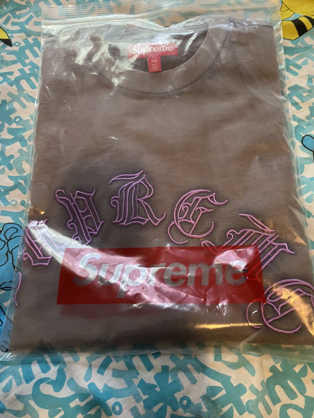 Supreme Supreme Old English S/S Top Dark Grey 2XL Size US XXL / EU 58 / 5 - 3 Thumbnail